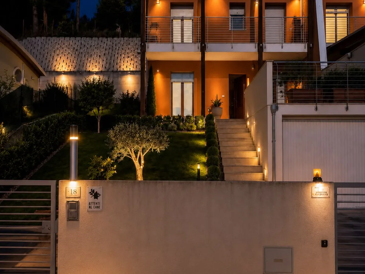 ROYAL B&B illuminato di sera